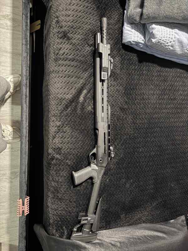 Semi auto tactical shotgun brand new never shot 